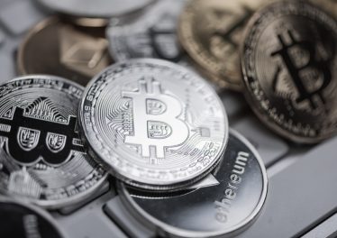 มูลค่าตลาดรวมคริปโตลดลงเล็กน้อย Bitcoin ยังคงยืนพื้นอยู่ได้