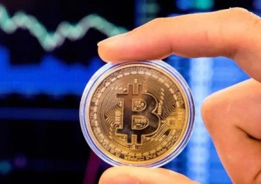 นักวิเคราะห์ผู้ทำนายราคา Bitcoin ที่ 30 ล้านบาทชี้ อัตรากำไรความเสี่ยงดีกว่าหุ้น Google และ Apple