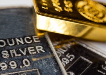 นักเทรด Bitcoin กำลังรอการพุ่งขึ้นของราคาที่จะมาพร้อมกับตลาดทองคำและเงิน