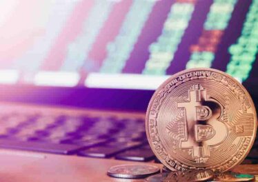 ตัวเลขความสัมพันธ์ระหว่างราคา Bitcoin และหุ้นพุ่งแตะจุดสูงสุดใหม่ นักเทรดเริ่มกังวล