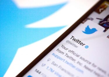 Twitter กล่าวยืนยันถูกนักแฮ็กวางแผนโจมตี ส่งผลทำให้บัญชีของคนดังถูกนำไปใช้โพสต์หลอกเอา Bitcoin