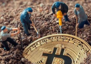 ข้อมูลใหม่เผย นักขุดกำลังเก็บสะสม Bitcoin ในขณะที่นักลงทุนระยะยาวแห่เทขายเพื่อทำกำไร