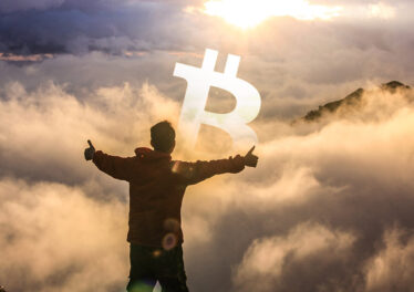 สาเหตุที่มูลค่าตลาด Bitcoin วิ่งกลับมาที่ 1 ล้านล้านดอลลาร์ได้อีกครั้งหนึ่ง
