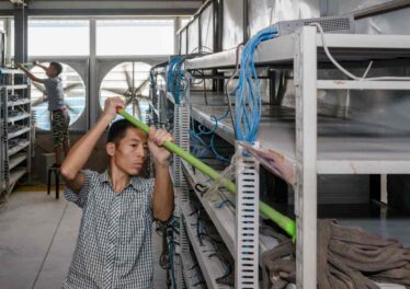 นักขุด Bitcoin ชาวจีนยังคงเผชิญกับแรงกดดันอย่างต่อเนื่อง ท่ามกลางความไม่แน่นอนด้านกฎระเบียบ