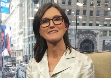 นี่คือเหตุผลที่ธนาคารกลางอาจเพิ่ม Bitcoin และ Crypto ลงในงบดุล อ้างอิงจากผู้ก่อตั้ง ARK Invest