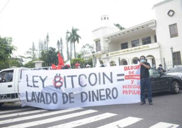 ชาวเอลซัลวาดอร์ลุกฮือ ต่อต้านกฎหมาย Bitcoin รวมตัวกันประท้วงบนท้องถนน