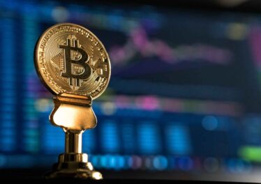 Bloomberg คาดการณ์ราคา Bitcoin ฟื้นตัวเป็นขาขึ้นในช่วงครึ่งหลังของปี 2021