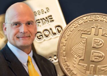 นักวิเคราะห์ Bloomberg ชี้นักลงทุนทองคำกำลังย้ายไปลงทุนใน Bitcoin และ Ethereum