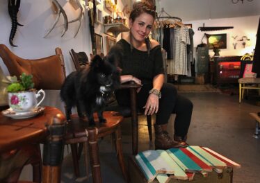 ปู่ Warren Buffett เกลียด Bitcoin แต่หลานสาวของเขาเริ่มลงทุนใน Crypto แล้ว