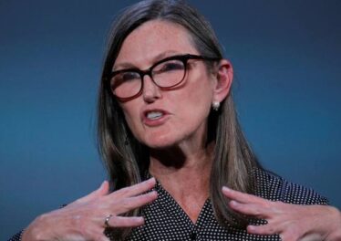 Cathie Wood แห่ง Ark Invest ยังมั่นใจใน Bitcoin ไม่หวั่นแม้ตลาดจะอยู่ในช่วงขาลง