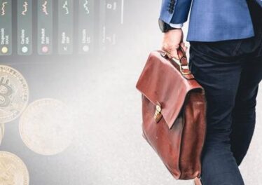 ข้อมูลเผยนักเทรดแห่ถอน Bitcoin ออกจากเว็บเทรดมูลค่ากว่า 9.8 หมื่นล้านบาท หลังราคา BTC พุ่งแตะ $39,000