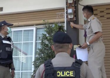 เจ้าหน้าที่ตำรวจบุกจับ ! หนุ่มหัวหมอลักลอบใช้ไฟหลวงขุด Bitcoin ฟรี