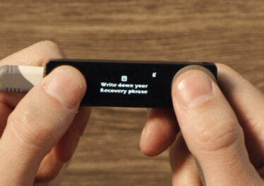 Ledger เปิดตัวฟีเจอร์ “Recover” อนุญาตให้ผู้ใช้ Ledger Nano X สามารถแบ็คอัป seed phase ของตัวเองได้