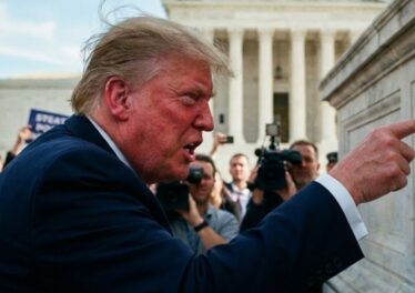 เดือดจัด ทรัมป์สับแหลกศาลสูงสุดปมเบรกภาษี โวได้อำนาจเพิ่มเตรียมงัดใบอนุญาตรีดเงิน