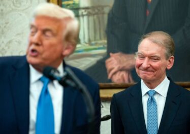 ก.ล.ต. สหรัฐฯ ระส่ำ ! ผอ.ฝ่ายบังคับใช้กฎหมาย SEC ลาออกฟ้าผ่า เซ่นปมงัดข้อคดี “คนสนิททรัมป์”