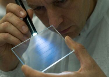 Microsoft เปิดตัว ‘แผ่นกระจก’ จุข้อมูล 5TB นานหมื่นปี สิ่งนี้จะพลิกโฉมเทคโนโลยี Blockchain อย่างไร?