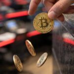 3 ปัจจัยทุบราคาดิ่ง ทำ BTC ร่วงหลุด 70K อีกครั้ง!-นักเทรดระยะสั้นเทขายทำกำไรยับ