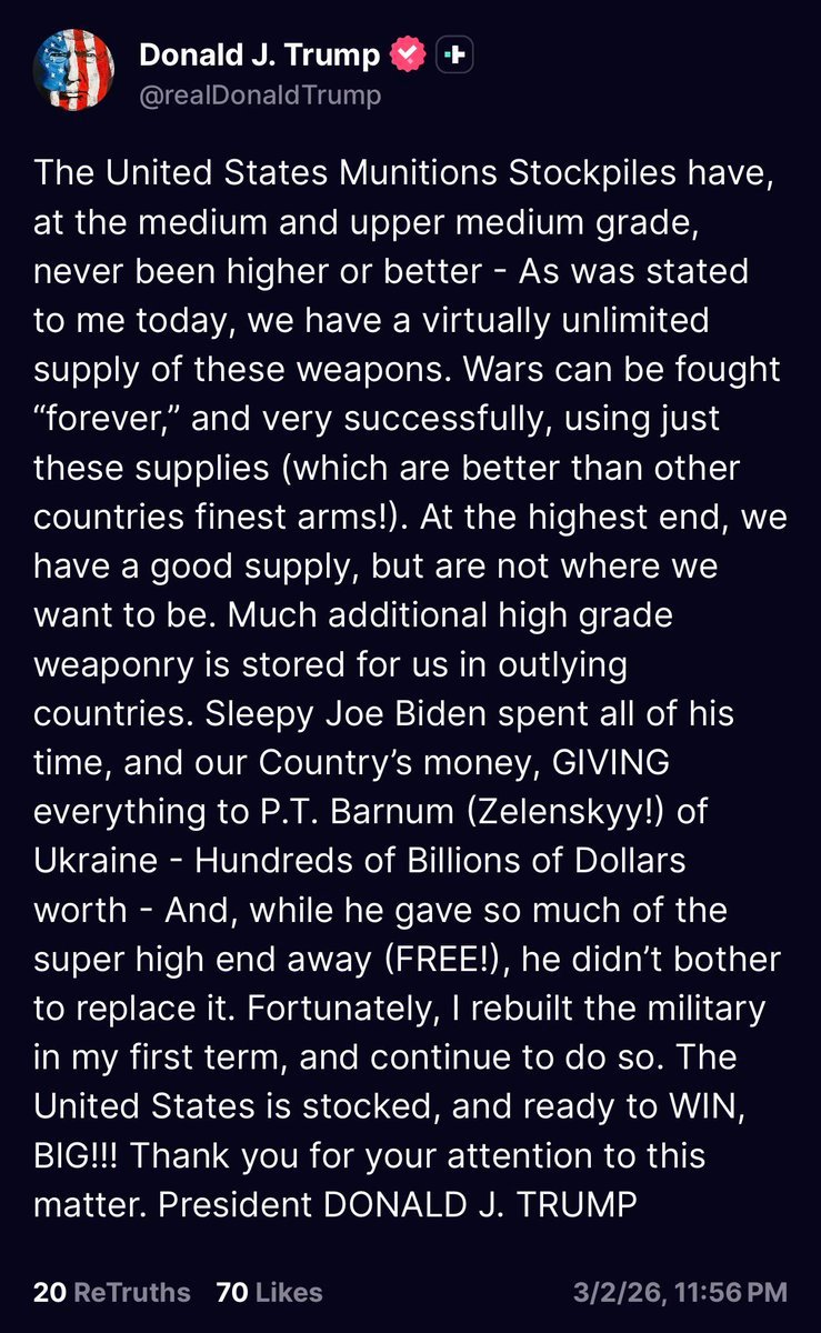 สกรีนช็อตโพสต์จากบัญชี Donald J. Trump ที่ประกาศว่าสหรัฐฯ มีзапас อาวุธและยุทโธปกรณ์ในระดับสูงและสามารถทำสงครามได้ 'ตลอดไป' โดยมีการวิจารณ์ต่อนโยบายของ Joe Biden ในการสนับสนุนยูเครน