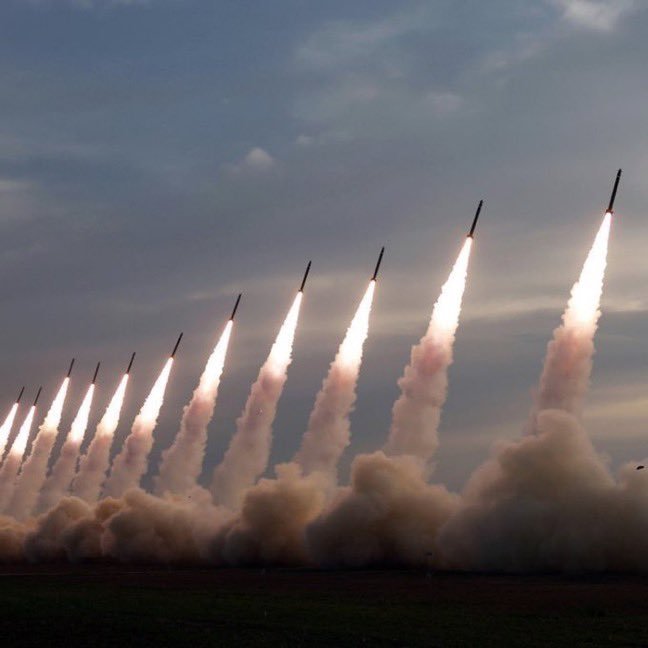 ภาพแสดงการยิงขีปนาวุธหลายลูกพร้อมกัน