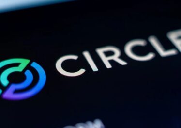 USDC แซง USDT ครั้งแรกในรอบ 6 ปี ดันหุ้น Circle พุ่งกว่า 100%