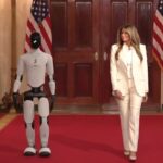 หุ่นยนต์ Figure 03 เดินเคียงข้าง Melania Trump เข้าทำเนียบขาวเป็นครั้งแรก