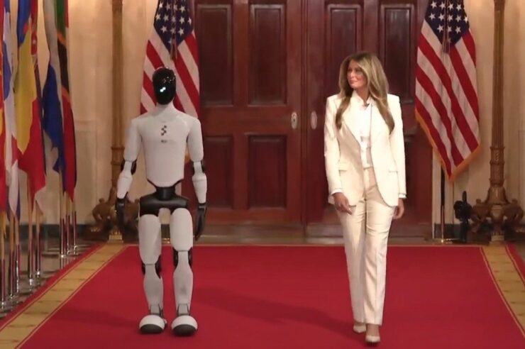 หุ่นยนต์ Figure 03 เดินเคียงข้าง Melania Trump เข้าทำเนียบขาวเป็นครั้งแรก