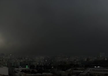 อิสราเอลถล่มโรงกลั่นอิหร่าน ฝนสีดำตกทั่วเมือง ตลาดคริปโตสั่นหนัก