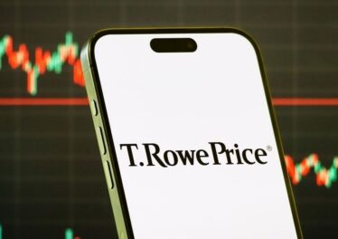 T. Rowe Price เตรียมยัด Dogecoin และ Shiba Inu ใน ETF คริปโตบริหารเชิงรุก