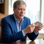 มหาเศรษฐี Stanley Druckenmiller เชื่อระบบชำระเงินโลกจะย้ายไปรันบน Stablecoin ใน 10-15 ปี