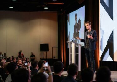 Vitalik เปิดแผนให้สถาบันการเงิน Stake ETH ได้แบบคลิกเดียว หวังกระจายอำนาจโหนดทั่วโลก