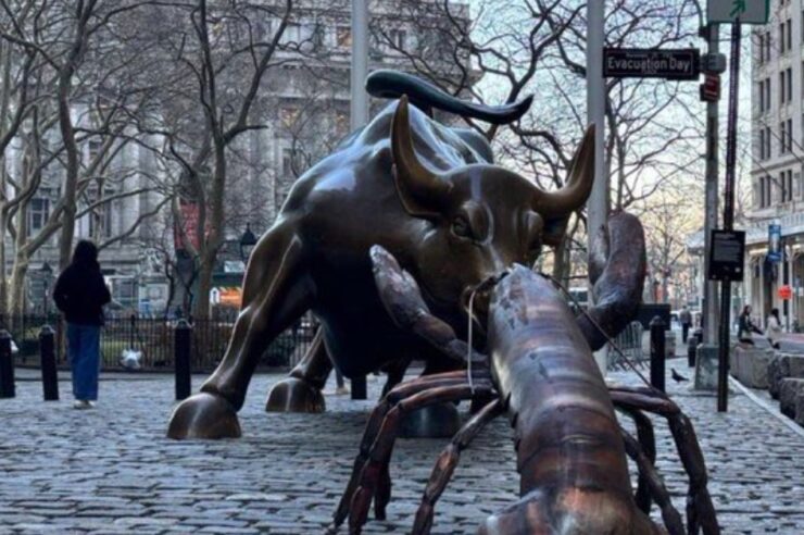 ลูบคมวอลล์สตรีท! พบรูปปั้น ‘ล็อบสเตอร์’ โผล่หยามหน้ากระทิงดุ : หรือ AI จะปฏิวัติโลกการเงิน ?