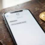 โคตรแนบเนียน! แค่ทักผิดเบอร์ก็โดนหลอกคริปโตหมดหน้าตัก FBI ยึดทรัพย์กว่า $3.4 ล้านแล้ว