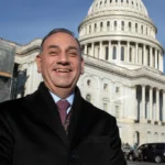 สส. สหรัฐฯ ทุบสถิติเทรดหุ้นทะลุ 1,000 ครั้งในปีเดียว ชูโรงเก็บหุ้นเทคโนโลยีและ AI