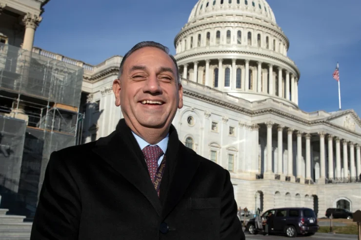 สส. สหรัฐฯ ทุบสถิติเทรดหุ้นทะลุ 1,000 ครั้งในปีเดียว ชูโรงเก็บหุ้นเทคโนโลยีและ AI