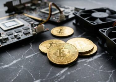 เหมืองขุด Bitcoin เทขายรวม 61,000 BTC ตั้งแต่ต้นวัฏจักร Riot, MARA นำทัพ