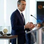 Charles Schwab เตรียมเปิดบริการให้เทรดลูกค้าเทรด Bitcoin และ Ethereum ใน “เร็ว ๆ นี้”