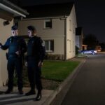 แก๊งปลอมเป็นตำรวจบุกบ้านใกล้แวร์ซายส์ บังคับโอน Bitcoin $1 ล้าน