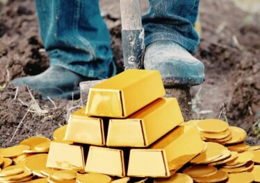 เศรษฐีส้มหล่นขุดสระพบขุมทรัพย์ทอง 28 ล้านบาท