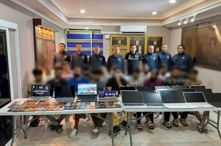 ตม.ชลบุรี ปลอมตัวเป็นช่างไฟทลายแก๊งอินเดีย  ตั้งออฟฟิศเทรดหุ้น-คริปโต เงินหมุน 30 ล้าน