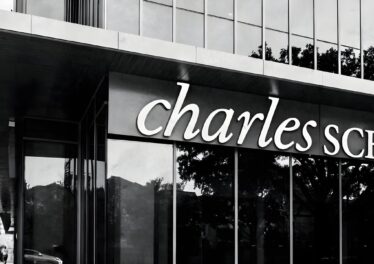 Charles Schwab เปิด Waitlist ซื้อขาย Bitcoin-Ethereum จริง เริ่มครึ่งแรกปี 2026