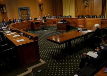 วุฒิสภาสหรัฐฯ ผ่านชื่อ Kevin Warsh นั่งประธานเฟดคนต่อไป