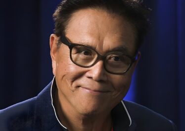Kiyosaki แนะสะสม Bitcoin-ทองคำ-เงิน ชี้นโยบายการเงินปี 1974 ต้นเหตุเงินเฟ้อวันนี้