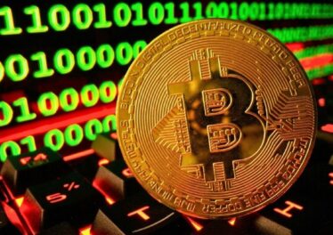 Bitcoin ถึงทางแยก นักวิเคราะห์ชี้ 2 ระดับราคาชี้ชะตา BTC จะพุ่งต่อหรือร่วง? 