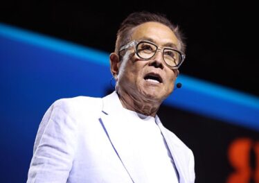 ‘พ่อรวยสอนลูก’ เตือนถึงหายนะวัยเกษียณ Baby Boomer อายุ 60+ เสี่ยงเงินหมดก่อนตุย