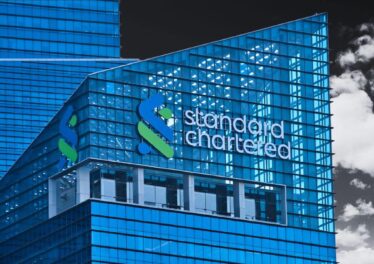 Standard Chartered เข้าร่วมกระแส AI แย่งงาน เล็งปลดพนักงานกว่า 7,000 คน