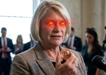 Cynthia Lummis เปลี่ยนรูปโปรฯใส่ “เลเซอร์”ที่ตาส่งสัญญาณบวกก่อนโหวต CLARITY