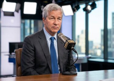 Jamie Dimon ลั่นแบงก์ไม่รับ CLARITY Act ฉบับปัจจุบัน ขัดแย้ง Coinbase หนัก
