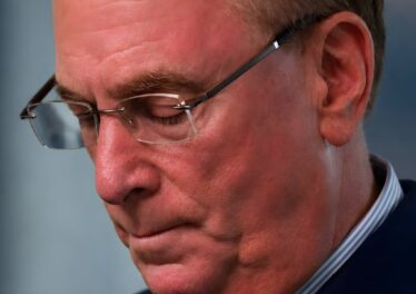 Larry Fink เทียบ Bitcoin เป็นทองคำ คำชมที่อาจฆ่าวิสัยทัศน์ Satoshi