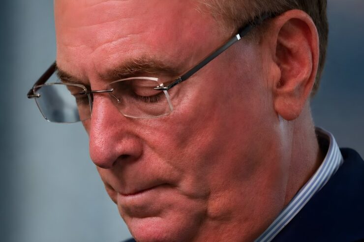 Larry Fink เทียบ Bitcoin เป็นทองคำ คำชมที่อาจฆ่าวิสัยทัศน์ Satoshi