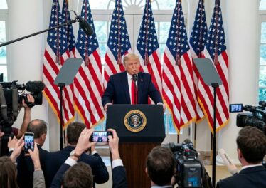 ศาลอุทธรณ์สหรัฐฯ ระงับคำสั่งห้ามภาษีนำเข้า 10% ของทรัมป์ชั่วคราว